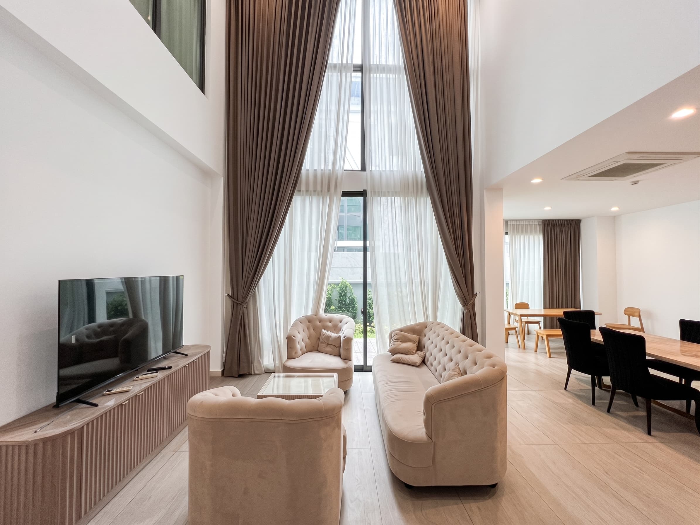 ให้เช่า บ้านเดี่ยว The Gentry Phatthanakan 2 · 4 ห้องนอน · 440 ตร.ม.